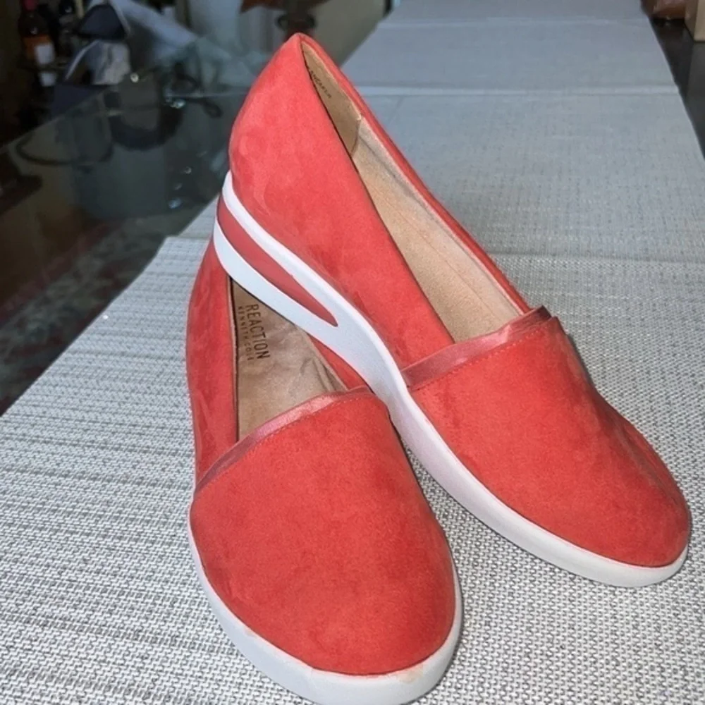 Kenneth Cole “Reaction” Farrah Sneakers, coral 🪸 color , size8M